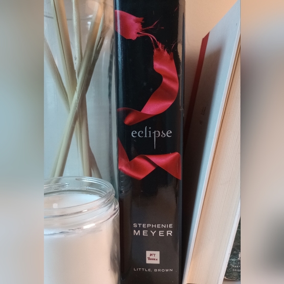Eclipse by Stephenie Meyer Twilight Saga Hardcover Book - Picture 5 of 6